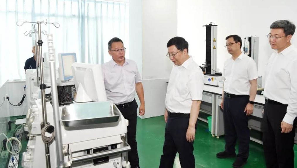 重慶市委副書記、市長(zhǎng)胡衡華蒞臨山外山公司調(diào)研